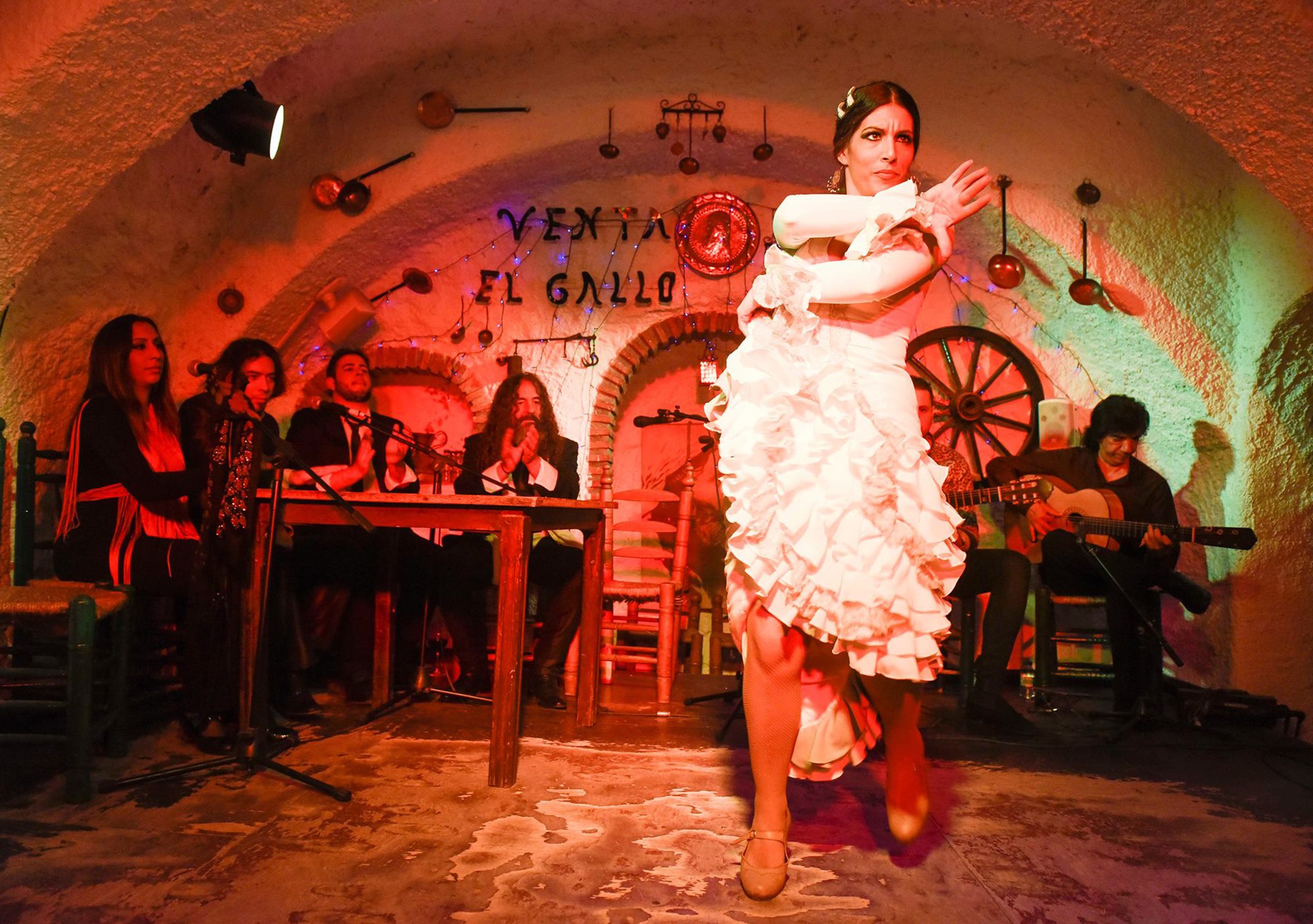 reservar con menu cena transporte bus traslado zambra Flamenca tablao cueva venta el gallo en de granada